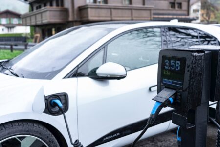 Batteriteknologi: Fremtiden for Energilagring